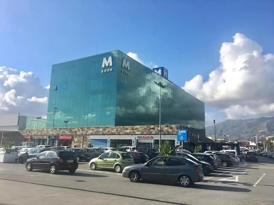 Apartamento En Fuengirola Con Parking Y Piscina.