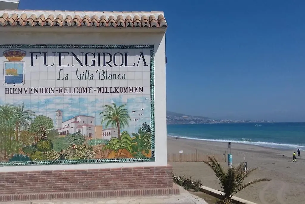Apartamento En Fuengirola Con Parking Y Piscina.